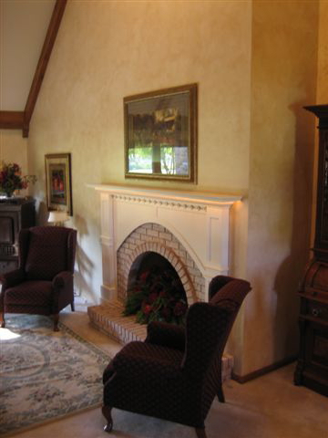 Arched Surround With Accent Lighting